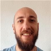 Profesor de apoyo escolar con conocimientos en las humanidades y la historia